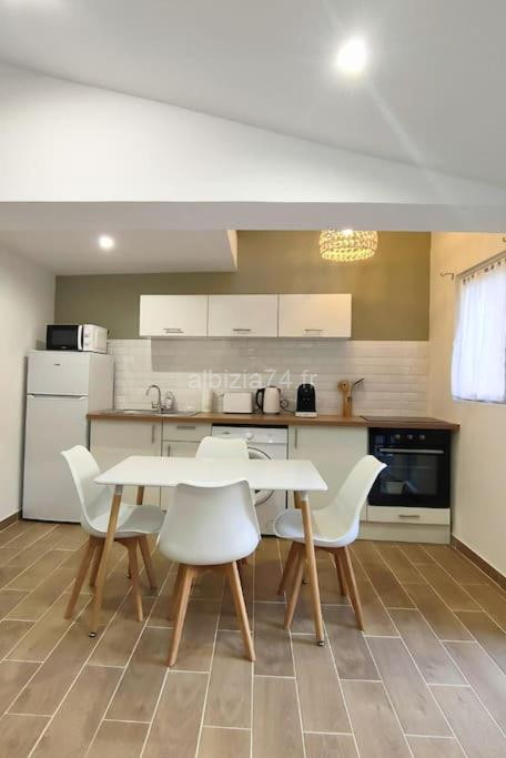 Photo de l'Appartement au cœur du village, climatisé avec extérieur