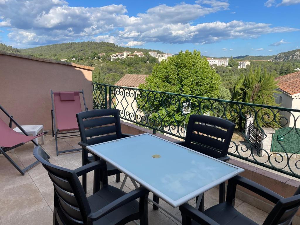 photo de Joli appartement avec terrasse Baccara