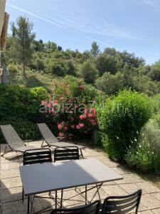 T2 Classé 2* calme au coeur du village provençale à Gréoux-les-Bains