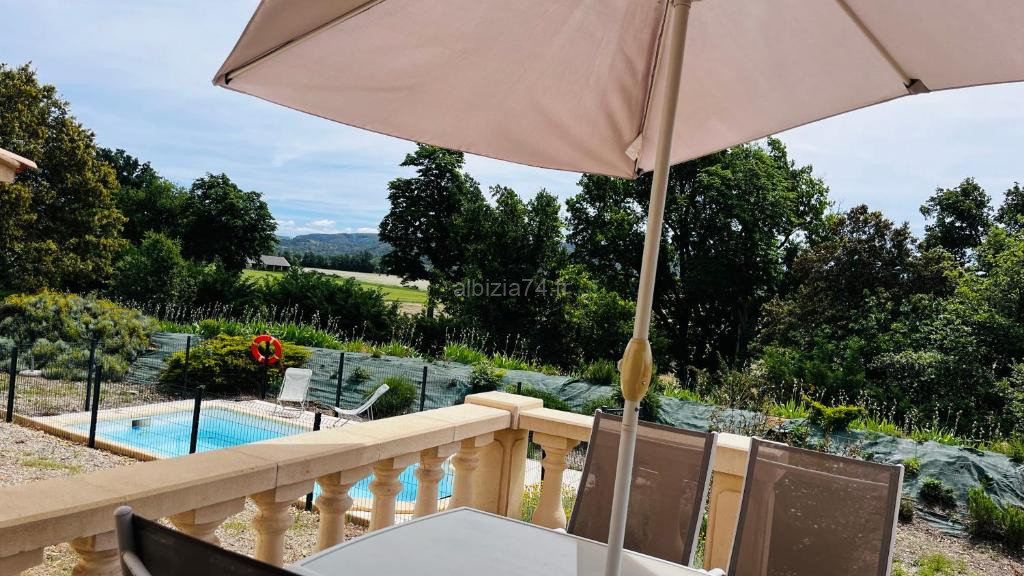 Photo de la Villa avec piscine 3 chambres et 3 salles de bains à Gréoux-les-Bains