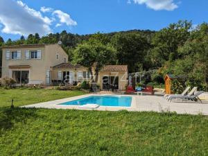 Villa calme avec piscine à Greoux à Gréoux-les-Bains